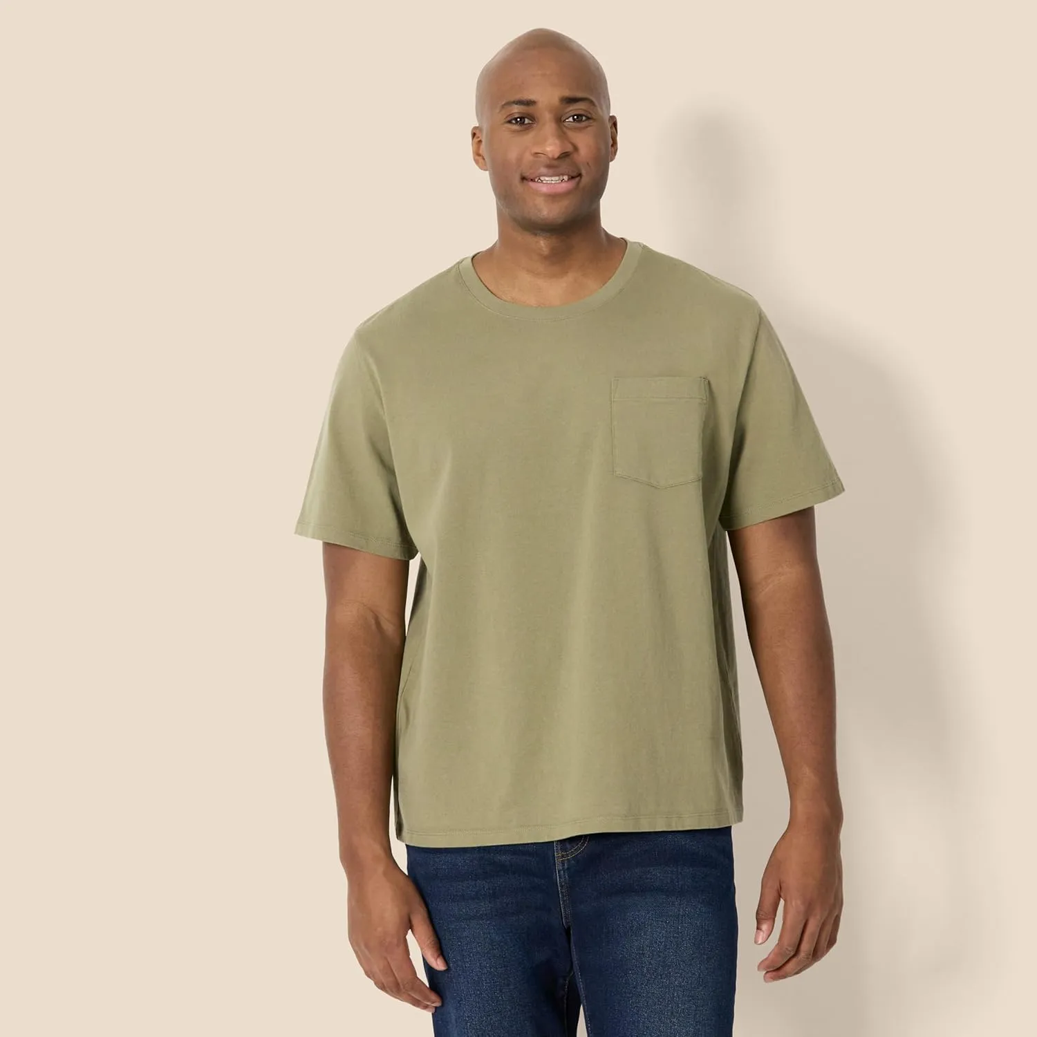 Amazon Essentials Men's Relaxed-Fit Heavyweight Cotton Pocket T-Shirt