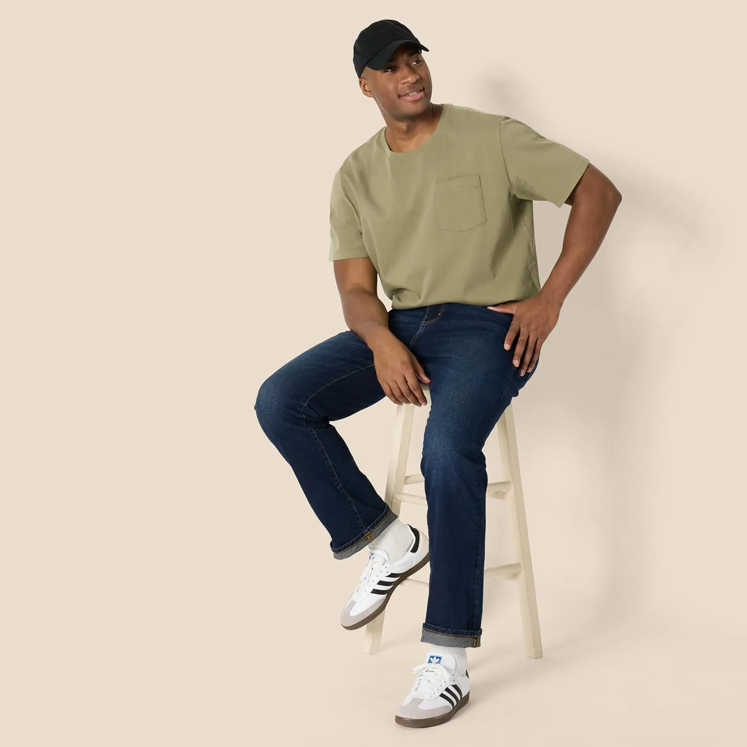 Amazon Essentials Men's Relaxed-Fit Heavyweight Cotton Pocket T-Shirt