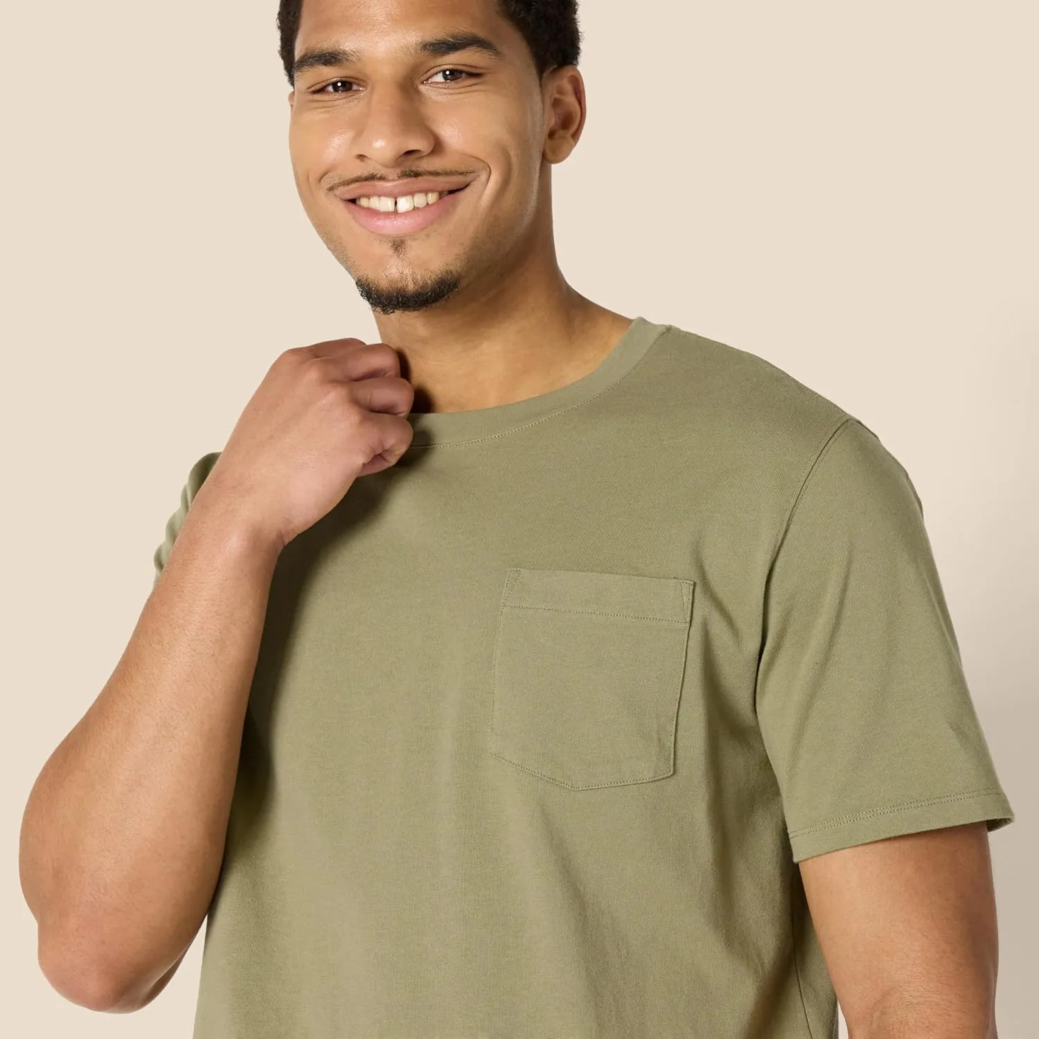 Amazon Essentials Men's Relaxed-Fit Heavyweight Cotton Pocket T-Shirt