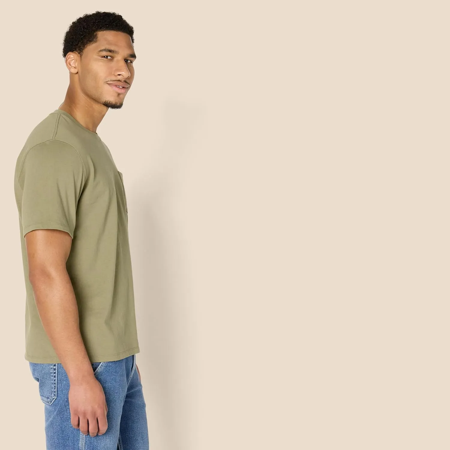 Amazon Essentials Men's Relaxed-Fit Heavyweight Cotton Pocket T-Shirt